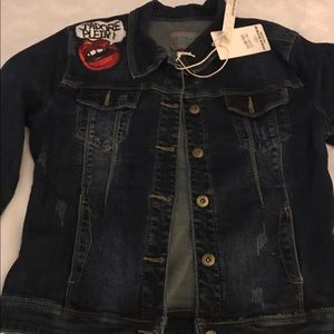 Blue jean jacket says xl but fits like a small