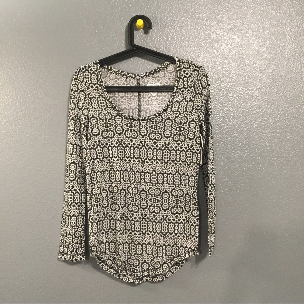 Black and White Patterned Scoop Neck Top