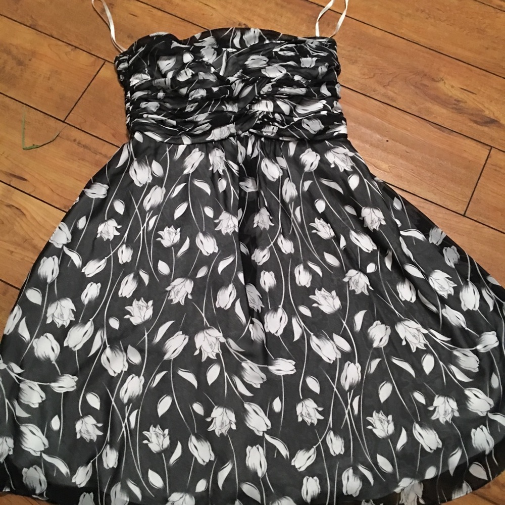 Black white flower dress