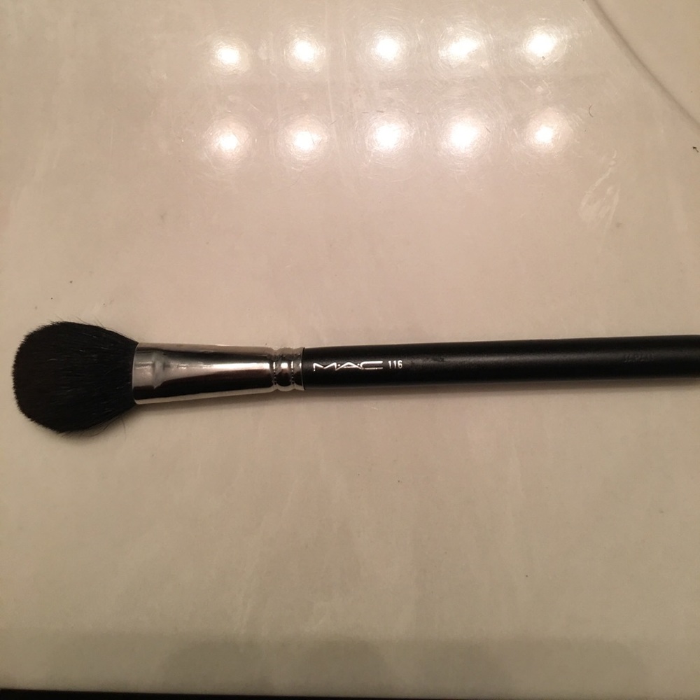 ONE Day SALE! MAC 116 Brush Like New!