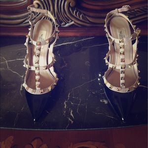 Brand new  Valentino Rockstud $995 T-strap size 39