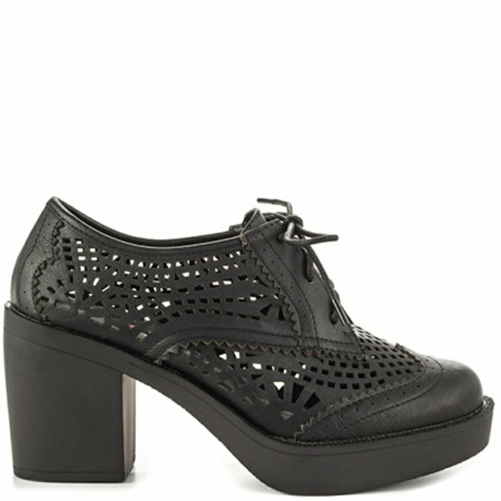 Black cutout Oxford heels