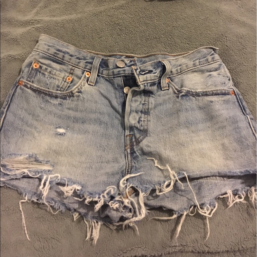 *SOLD* Levi's 505 cut off denim shorts - size 26