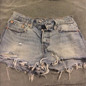 *SOLD* Levi's 505 cut off denim shorts - size 26
