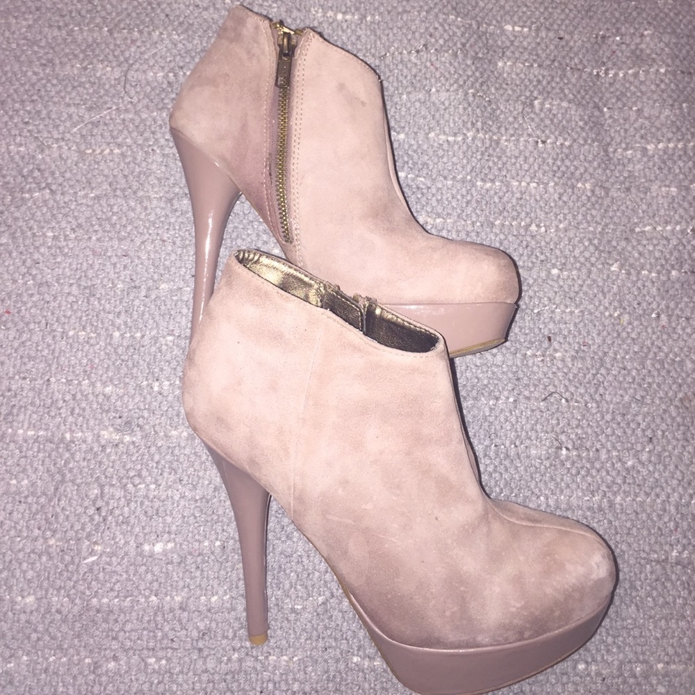 Distressed suede / soft leather Steve Madden nude