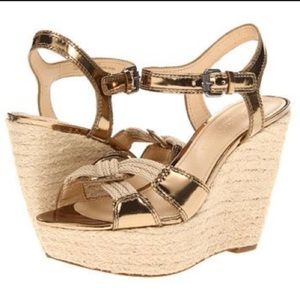 VERA WANG TAMARIND Gold Patent Wedge Heels