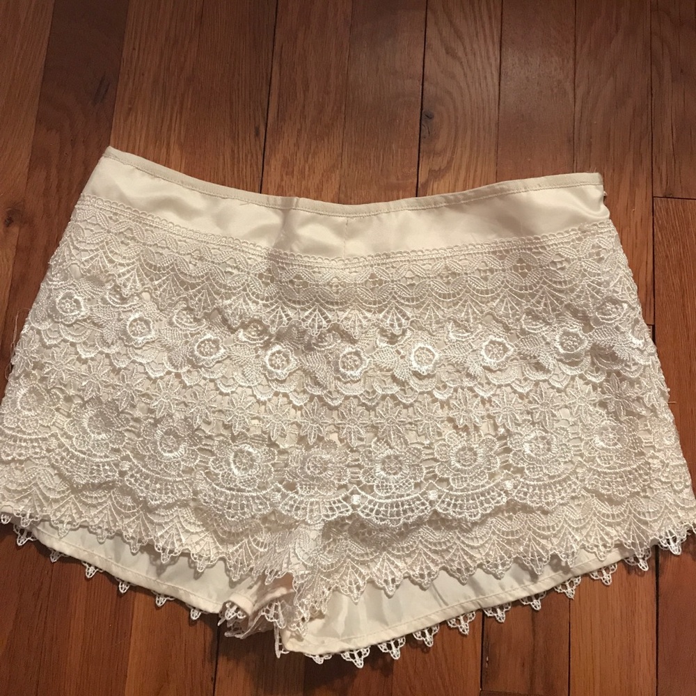 Sans Souci Tiered Lace Crochet Dress Shorts