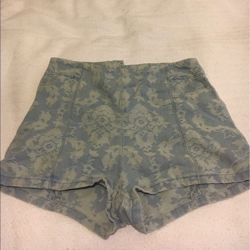 Kimchi Blue denim high waisted shorts - size 2