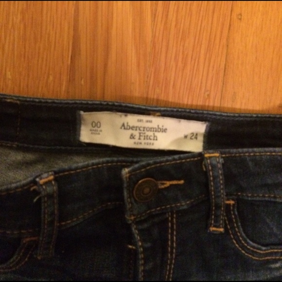 Abercrombie High Waisted Jeans - Picture 5 of 5