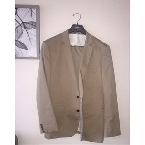 Express photographer fitted suit