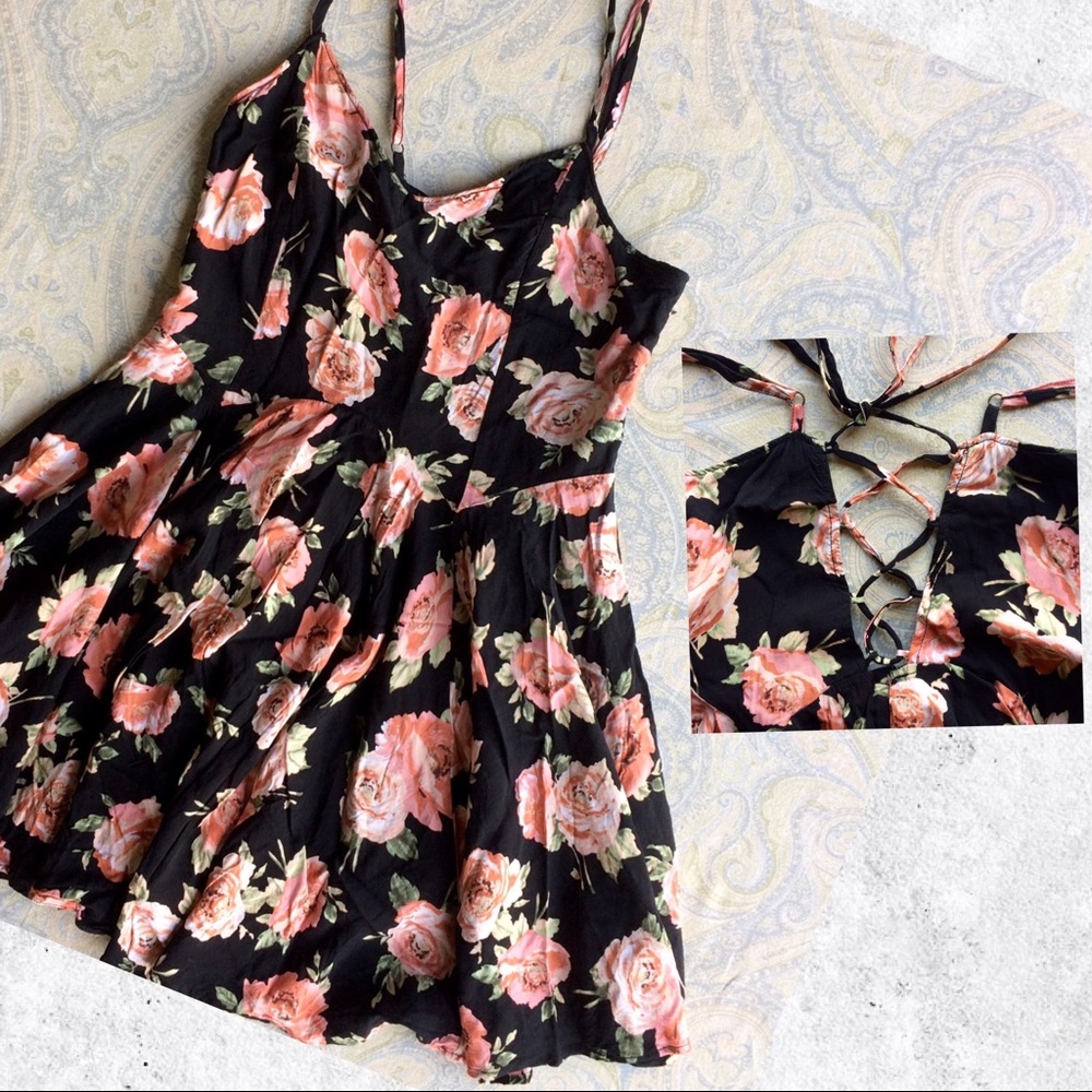Lace-up floral flirty black pink summer dress