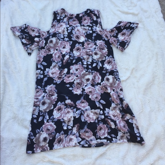Dresses & Skirts - Cold shoulder dress. New never worn or washed.