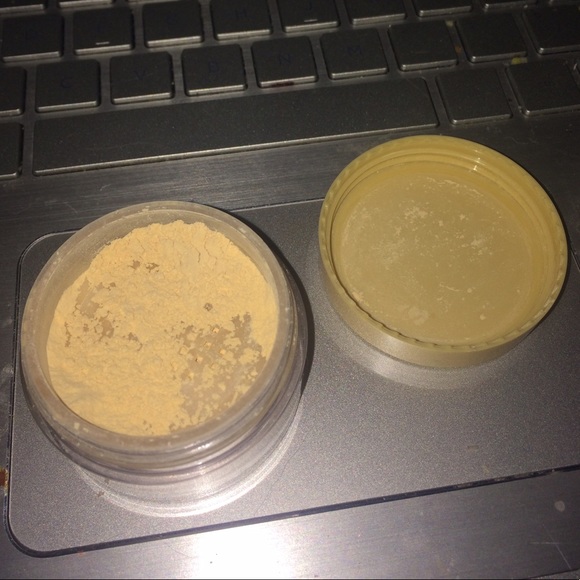 Banana Setting Powder - Picture 3 of 3