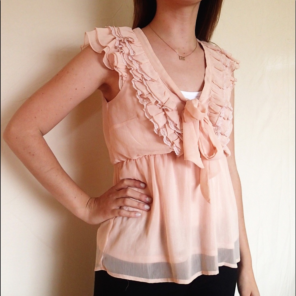 🔴3/$23!🔴 Light pink frilly blouse, flirty