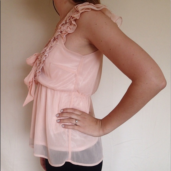 🔴3/$23!🔴 Light pink frilly blouse, flirty - Picture 4 of 8