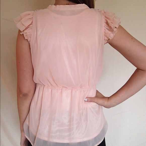 🔴3/$23!🔴 Light pink frilly blouse, flirty - Picture 5 of 8