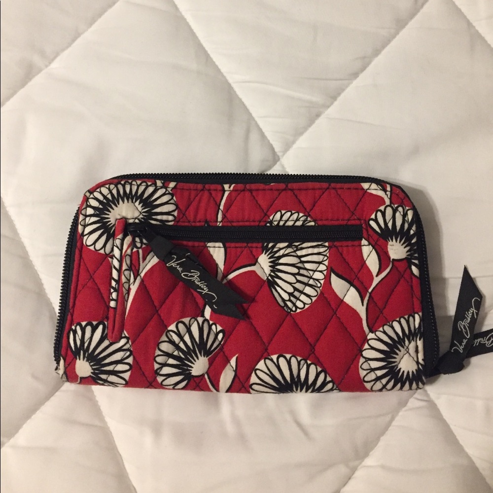 Vera Bradley zip close wallet