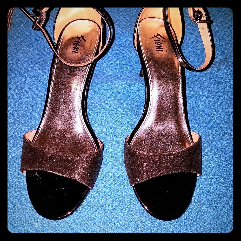 Ladies patent leather pumps