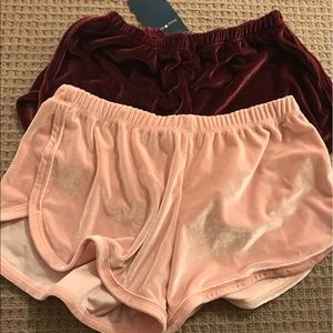 Velvet shorts in maroon and pink