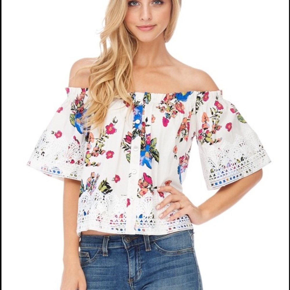 Reduced! 🌷 White off shoulder floral top