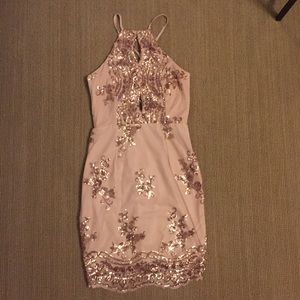 Bodycon dress embroidered with sequins
