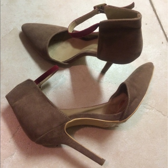 Tan and burgundy heels size 9 - Picture 3 of 4