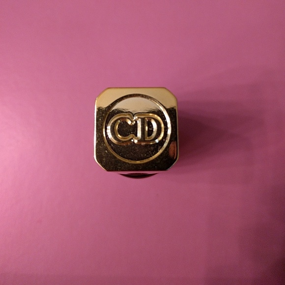 Christian Dior Nail Polish in Gold Allegro - Picture 2 of 4