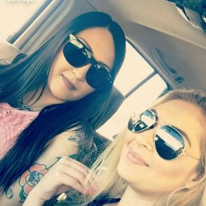 Meet your Posher, Crystal