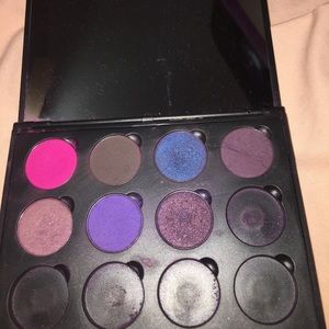 Morphe z pallet w/ 7 morphe shadow pots included