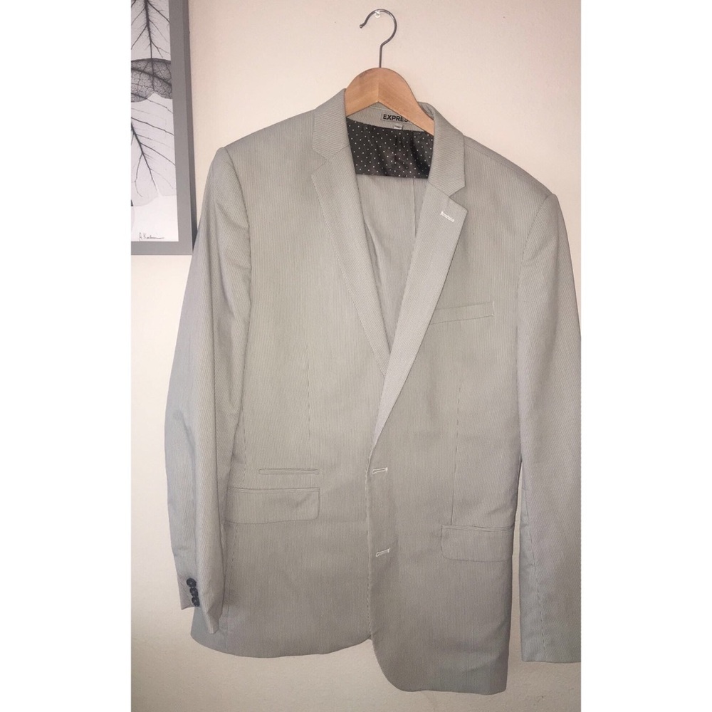 Express Photographer Fitted Suit