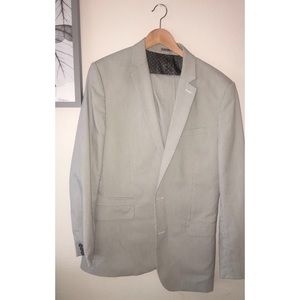 Express Photographer Fitted Suit