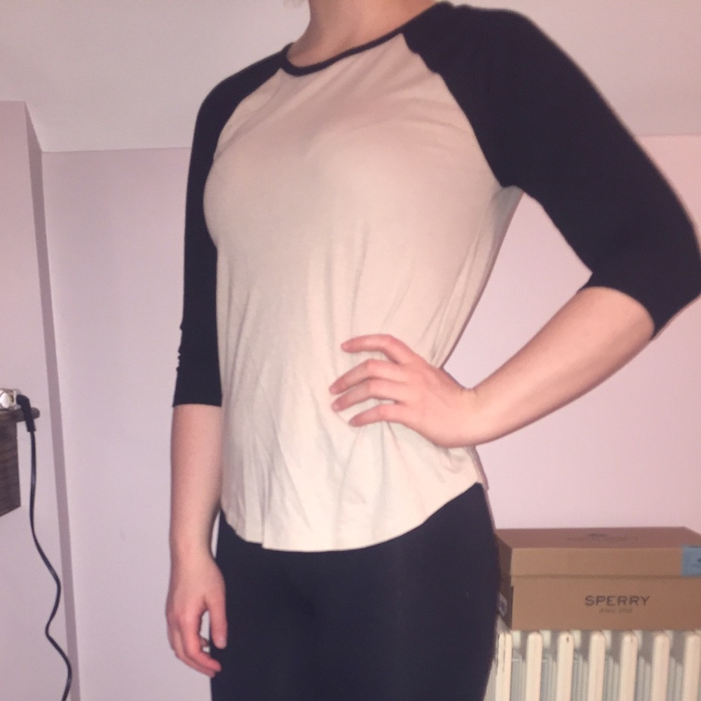 Quarter length sleeve tshirt