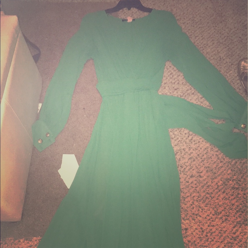 long sleeved v neck maxi dress