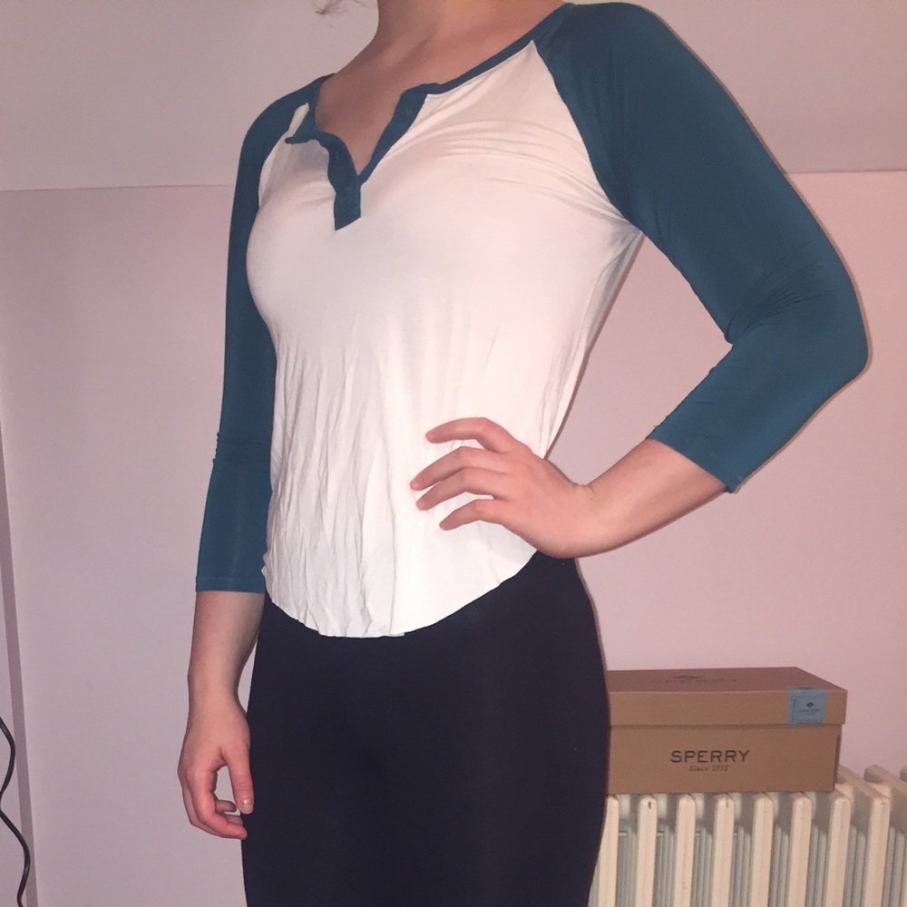 Quarter length sleeve tshirt