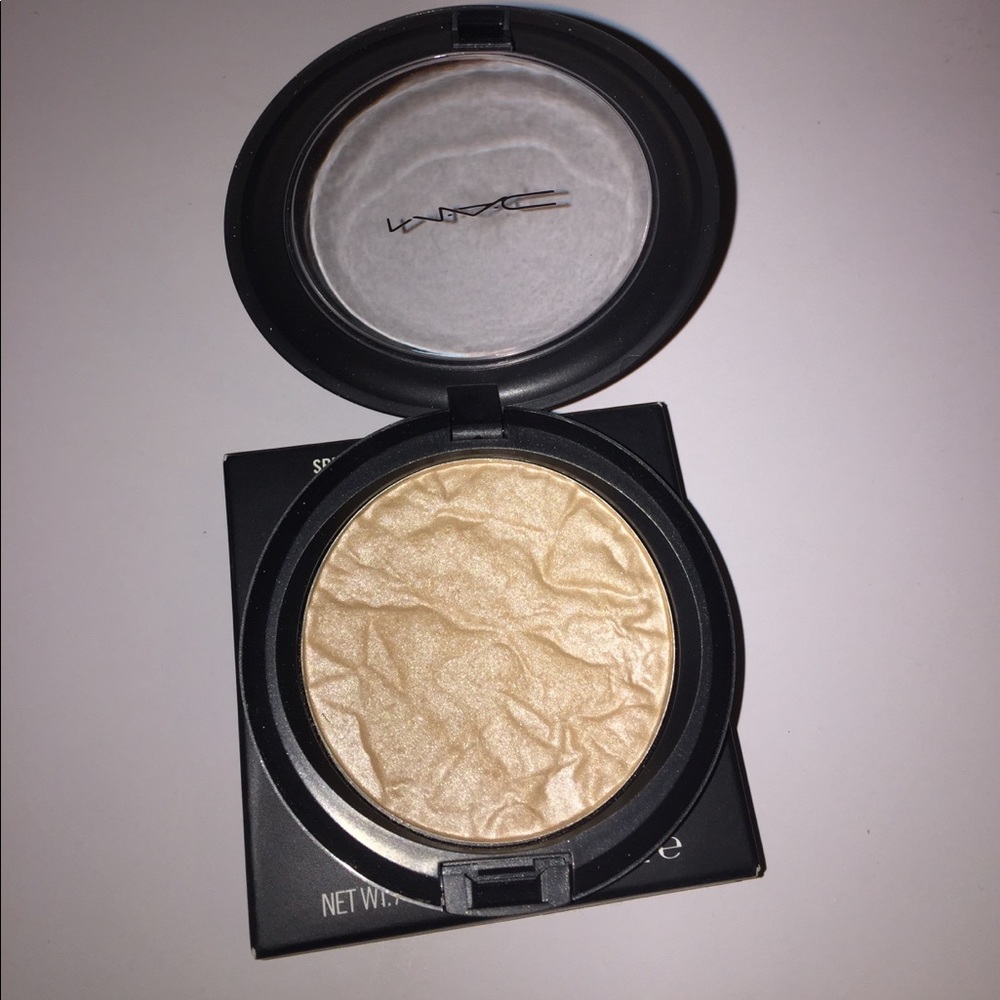 Mac Chez Chez Lamé (LE) Highlight Powder