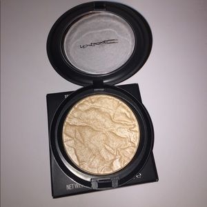 Mac Chez Chez Lamé (LE) Highlight Powder