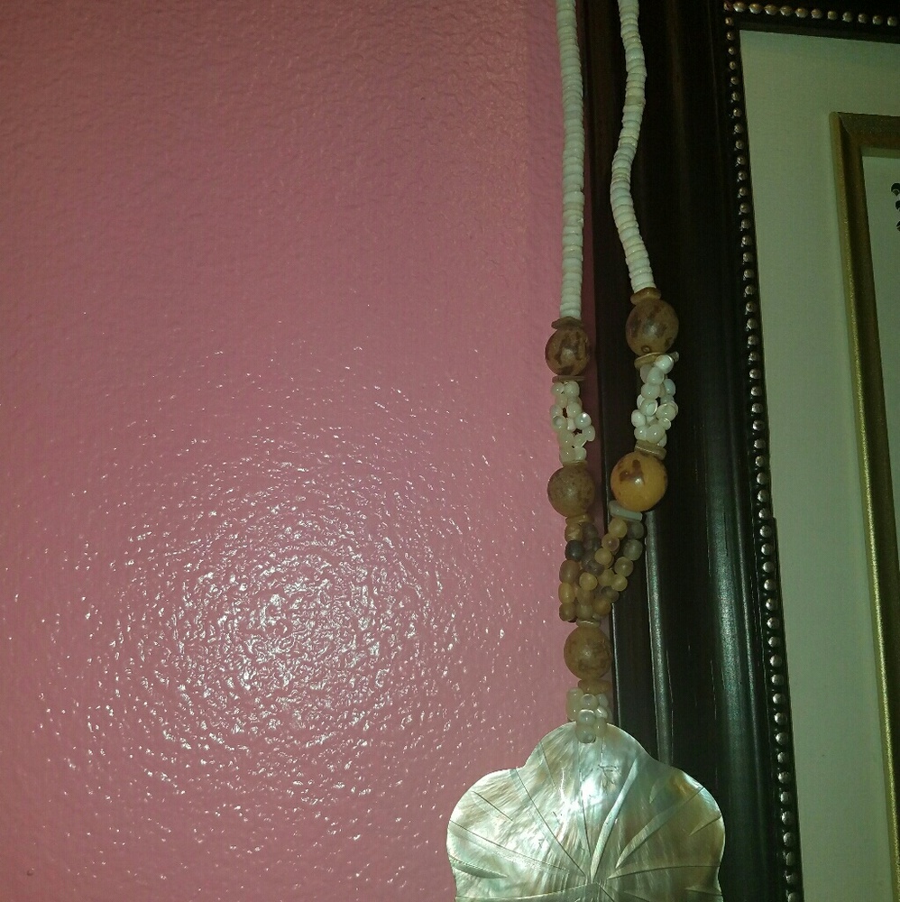 SeaShell Necklace - Picture 3 of 4