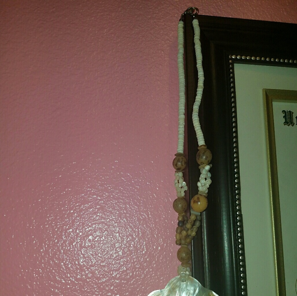 SeaShell Necklace - Picture 4 of 4