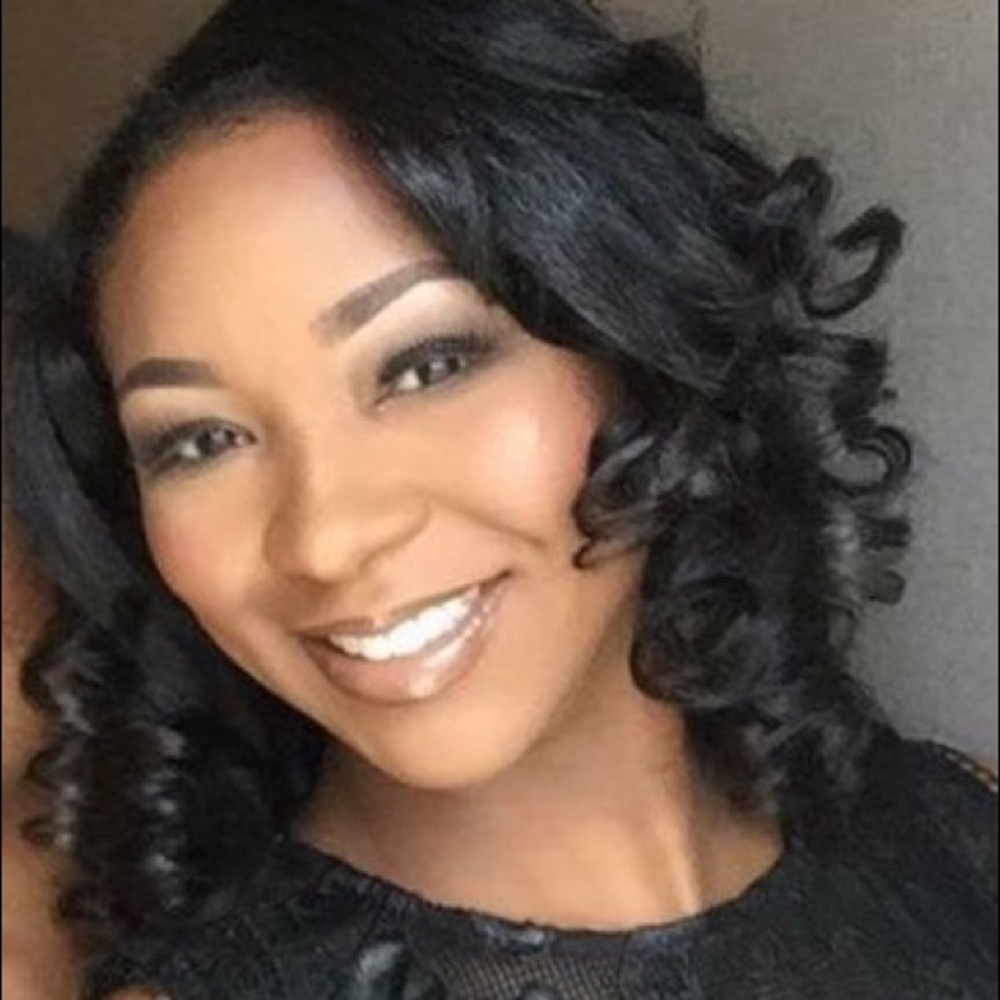 Mika, a lover of essential oils and fashion ✨💫✨