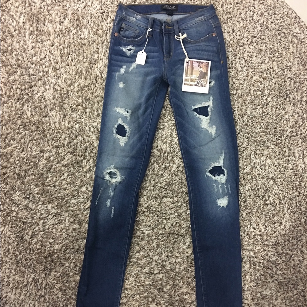 BRAND NEW Judy Blue SkinnyJeans - Size 27