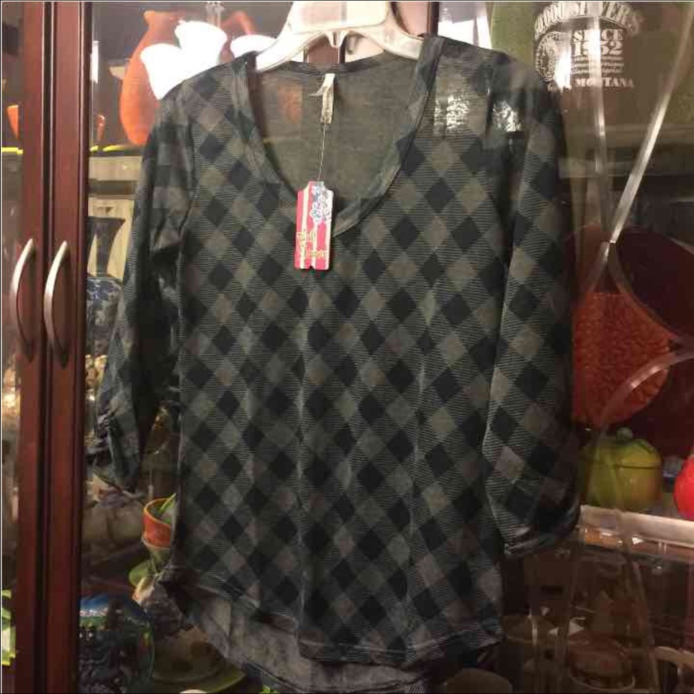 🌺New Juniors 3/4 Sleeve Size: Medium