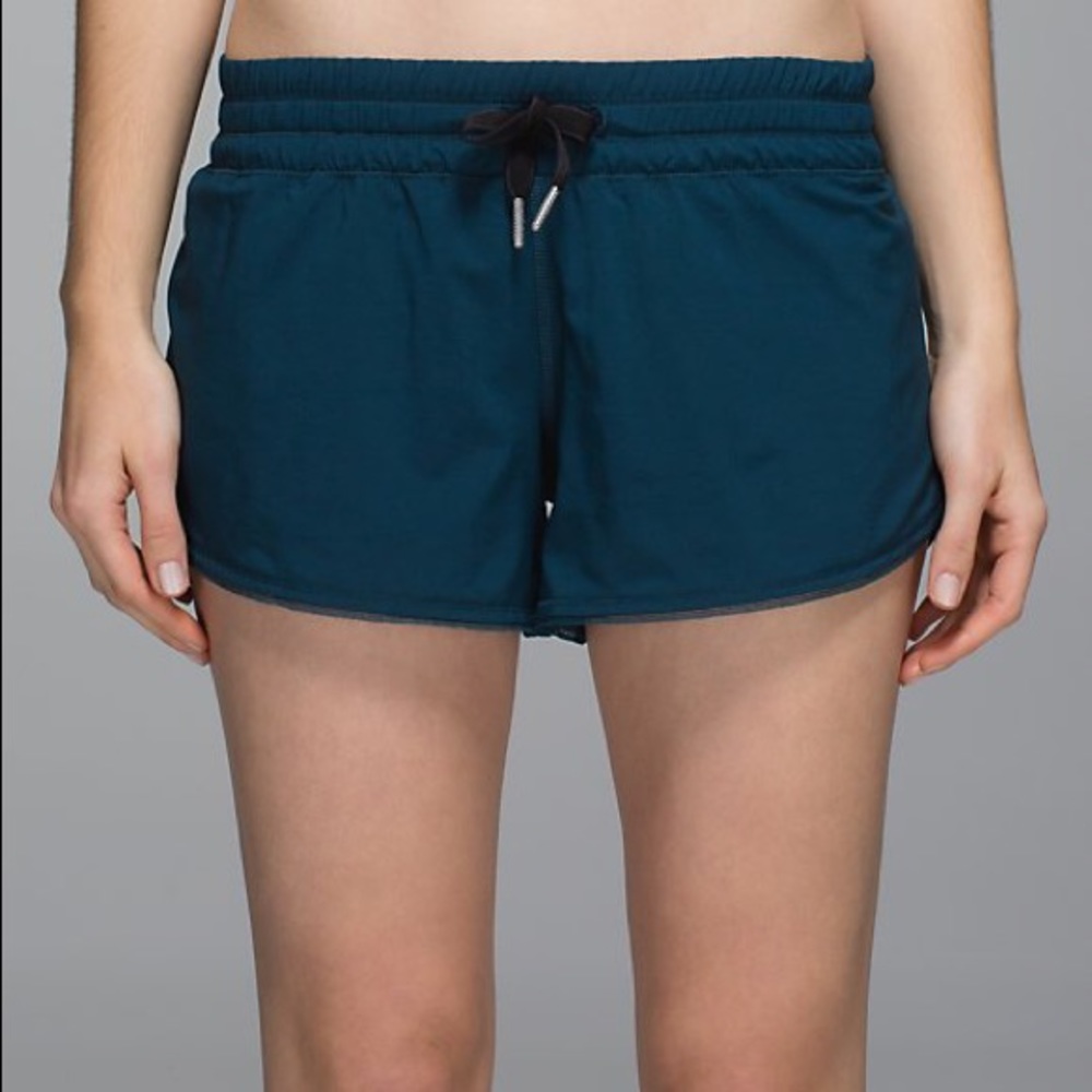 LULULEMON Alberta Lake Seek the Heat Shorts