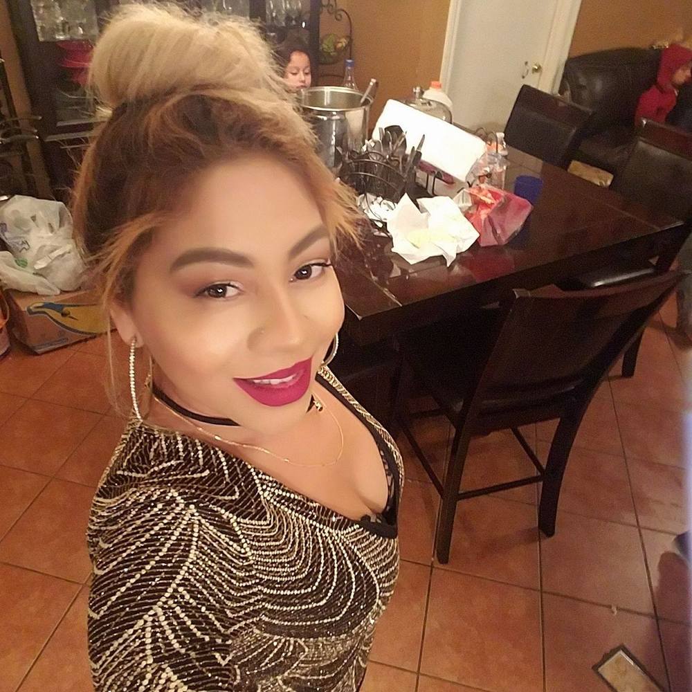 Meet your Posher, Adela