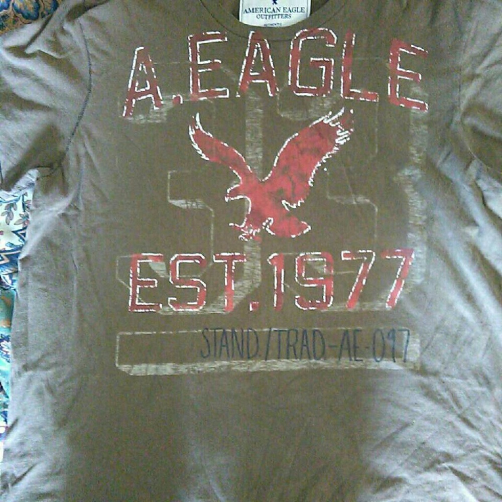 American eagle t shirt