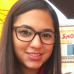 Meet your Posher, Alejandra