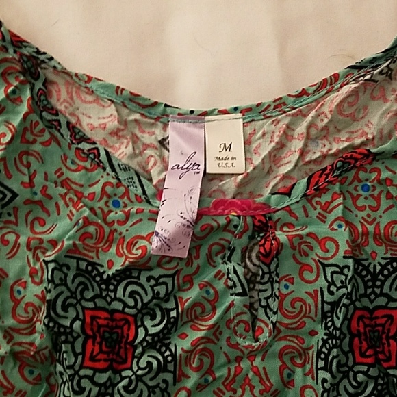 **CLOSET CLEAR OUT SALE!**Pretty sun dress - Picture 2 of 3