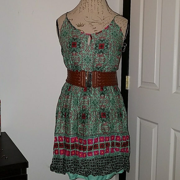 **CLOSET CLEAR OUT SALE!**Pretty sun dress - Picture 3 of 3