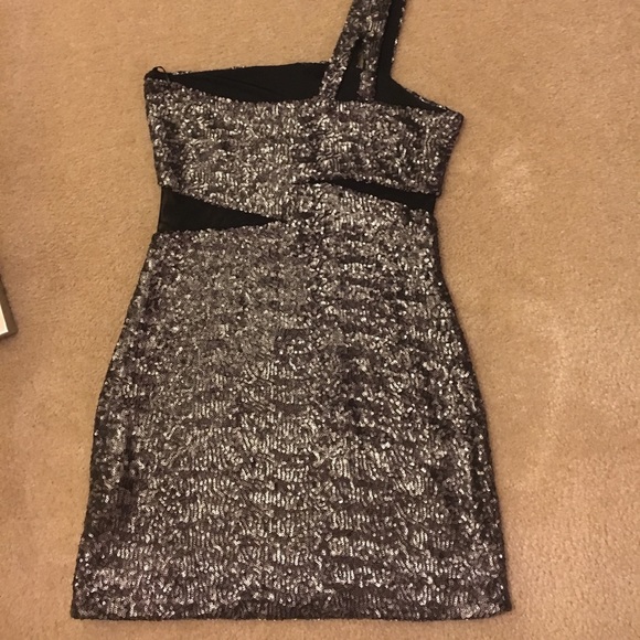 🔥Are you party ready? This is a head turner. NWT - Picture 2 of 3