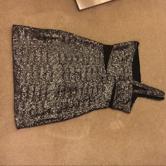 🔥Are you party ready? This is a head turner. NWT - Picture 3 of 3