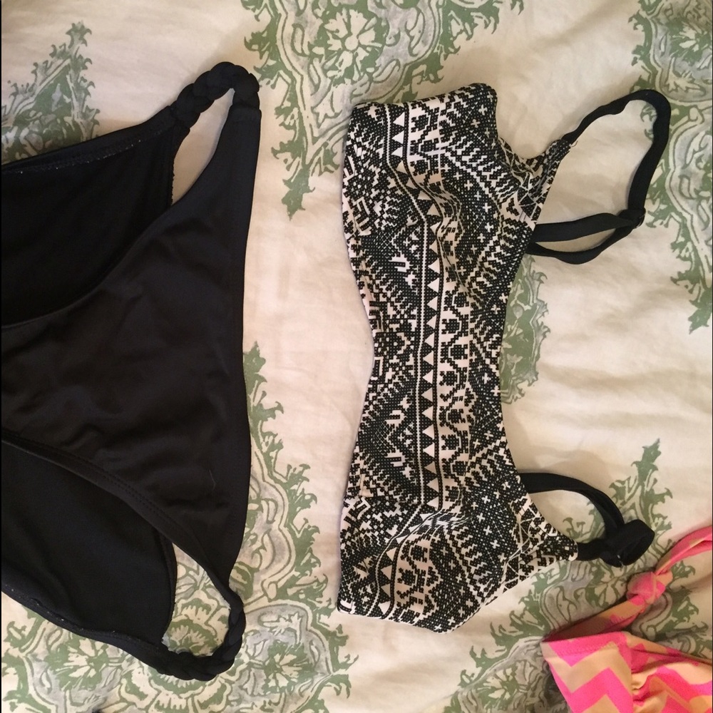 Bandeau strappy black and white swim top